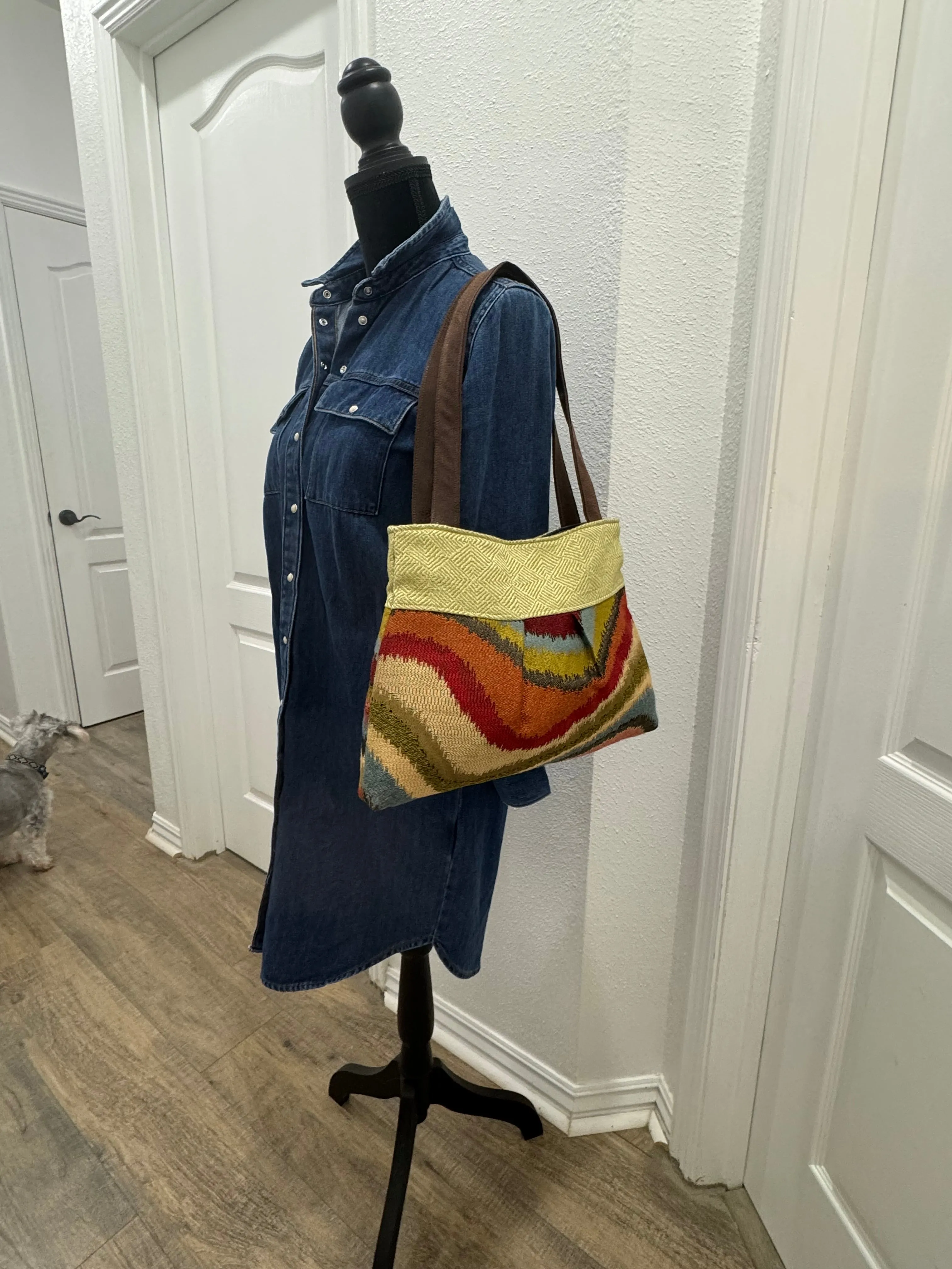 Green and Red Tapestry Wave Tote Handbag Purse